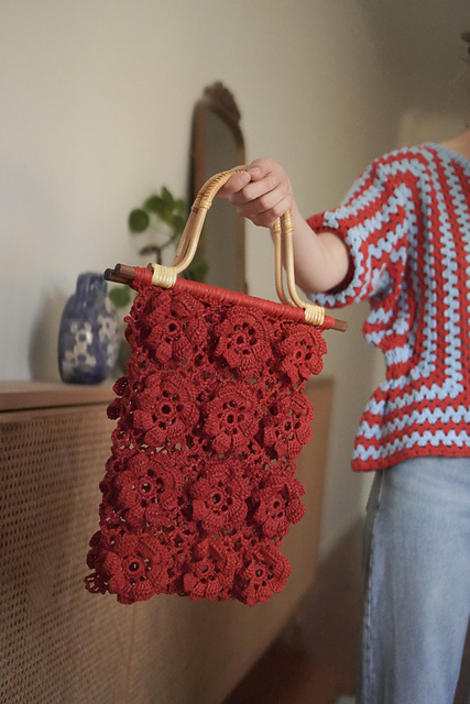 Camellia Raffia Summer Bag crochet pattern